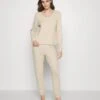Anna Field Pyjama - Off-white 2 Anna Field Pyjama - Off-white -Anna Field 7196bcd265194d36b884317d7fef07c6