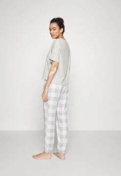 Anna Field Nachtwäsche Set - Grey 10 Anna Field Nachtwäsche Set - Grey -Anna Field a372c3d7e87d404695a55a861fca6794