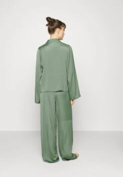 Anna Field Nachtwäsche Set - Khaki 10 Anna Field Nachtwäsche Set - Khaki -Anna Field d99800aab6a04a76924dd171ae26b304